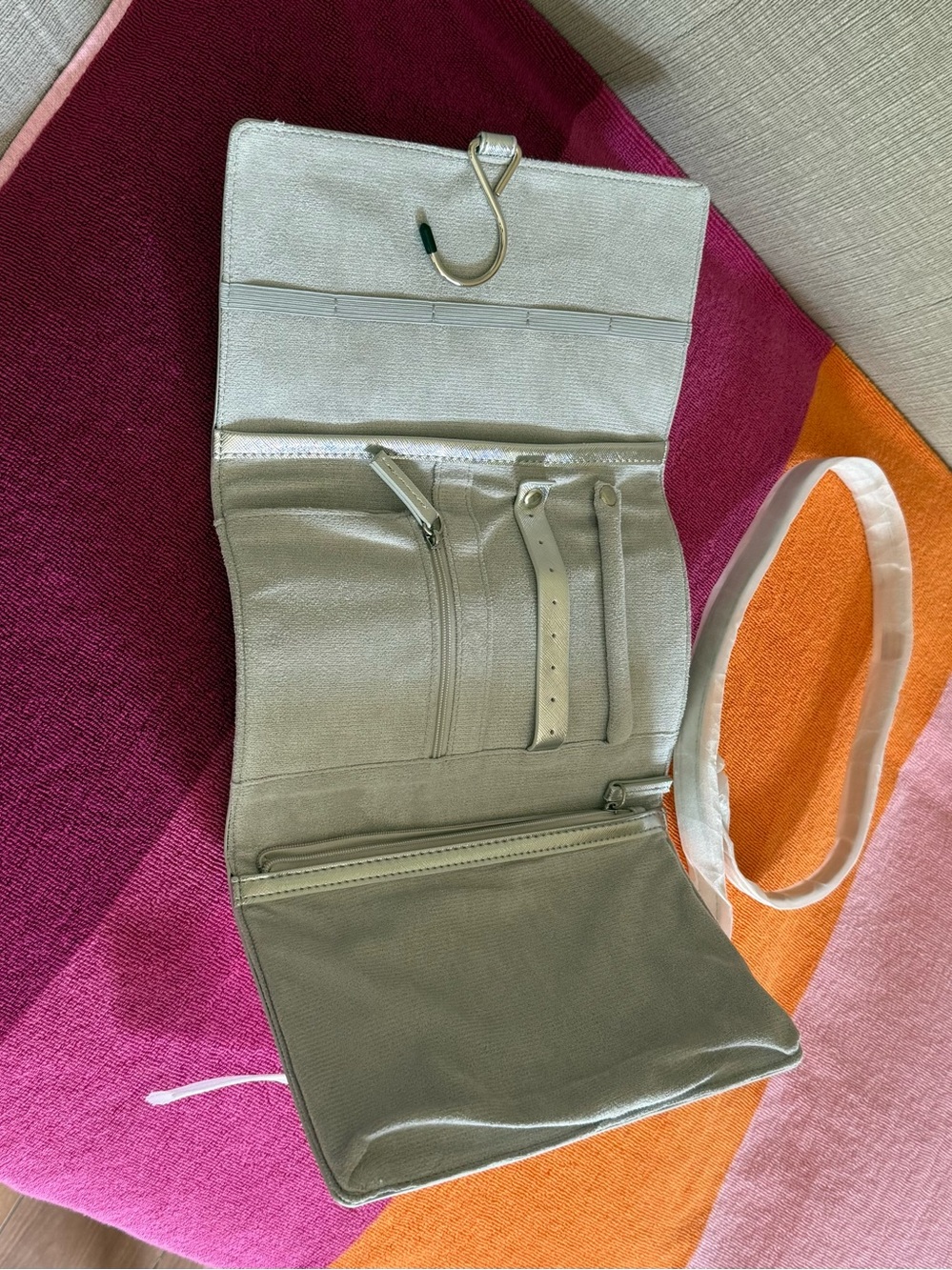 New hanging travel roll. jewelry, cosmetic organizer